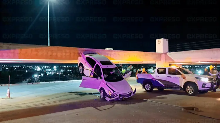 confusion-al-volante-provoca-caida-de-auto-en-la-unison-71302cd0-focus-0.01-min0.37-750-421
