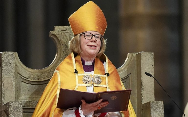 sarah-mullally-primera-arzobispa-canterbury-iglesia-anglicana-25032026