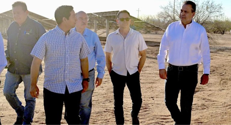 Tono-Astiazaran-supervisa-operacion-de-3-mil-paneles-solares-en-Agua-de-Hermosillo